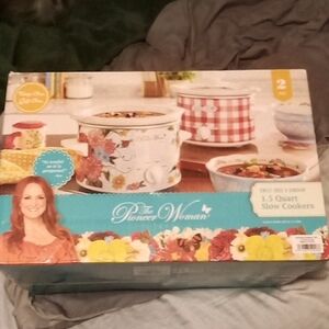 The Pioneer Woman Sweet Rose and Gingham 1.5 Quart slow cookers 2 pack